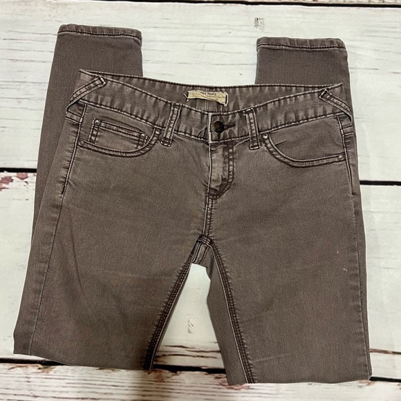 FREE PEOPLE women’s skinny ankle jeans in brown mid rise size 25 euc - Picture 9 of 16